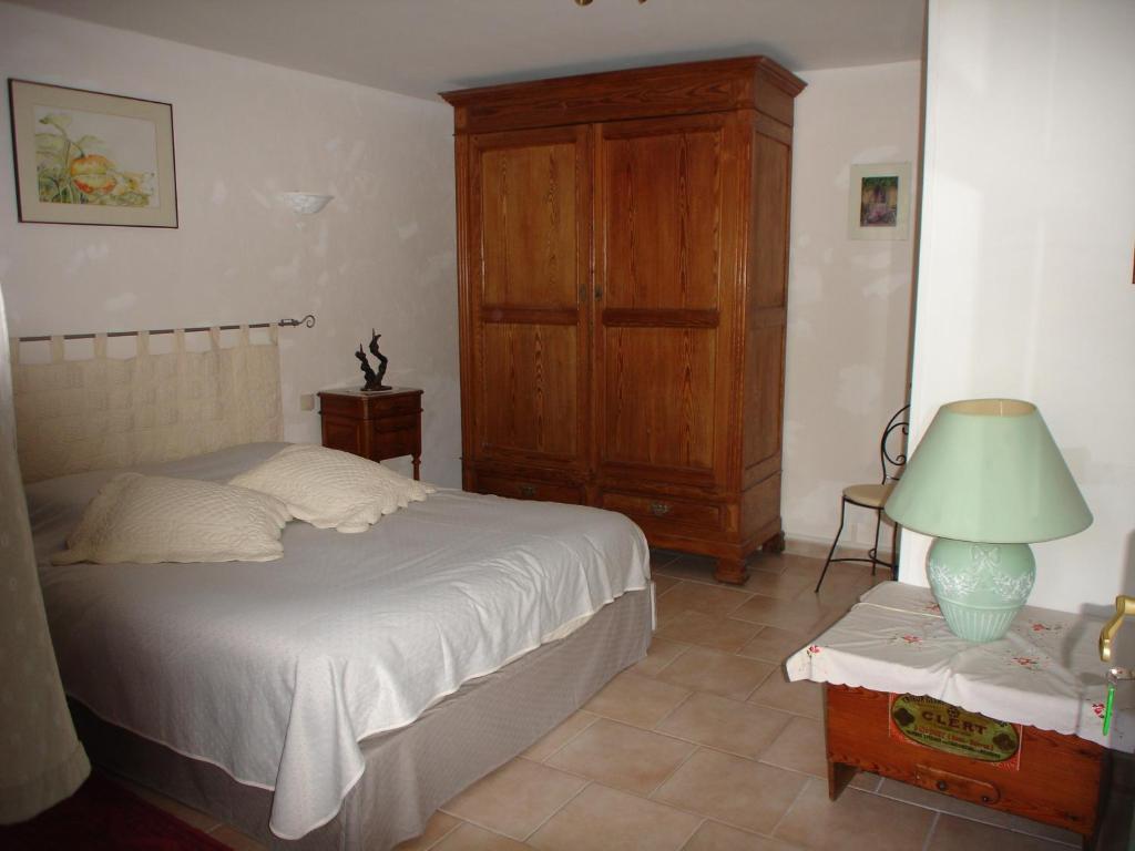 Domaine De La Grange Neuve Hotel La Roque-sur-Pernes Quarto foto