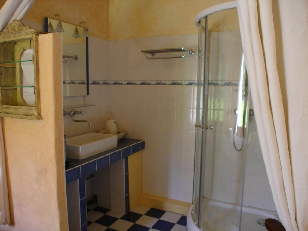 Domaine De La Grange Neuve Hotel La Roque-sur-Pernes Quarto foto
