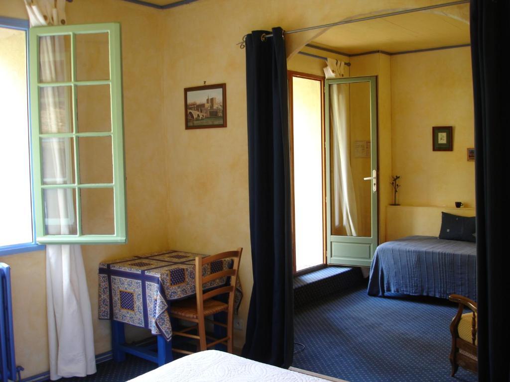 Domaine De La Grange Neuve Hotel La Roque-sur-Pernes Quarto foto
